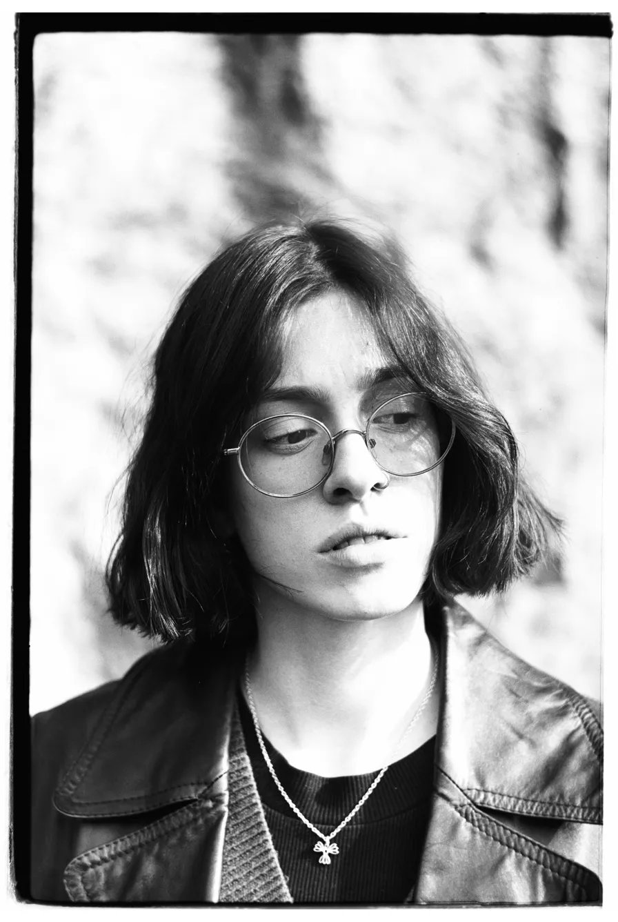 Portrait round glasses